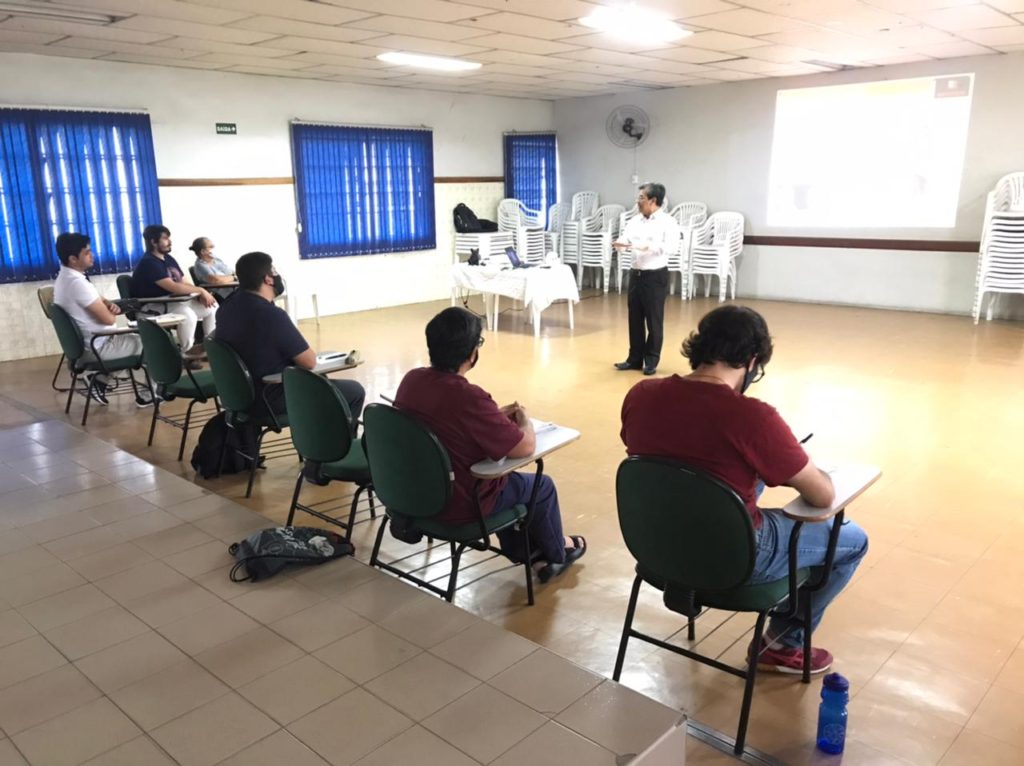 Las clases fueron impartidas por el entrenador Robert Braga en una de las salas del Santuario.