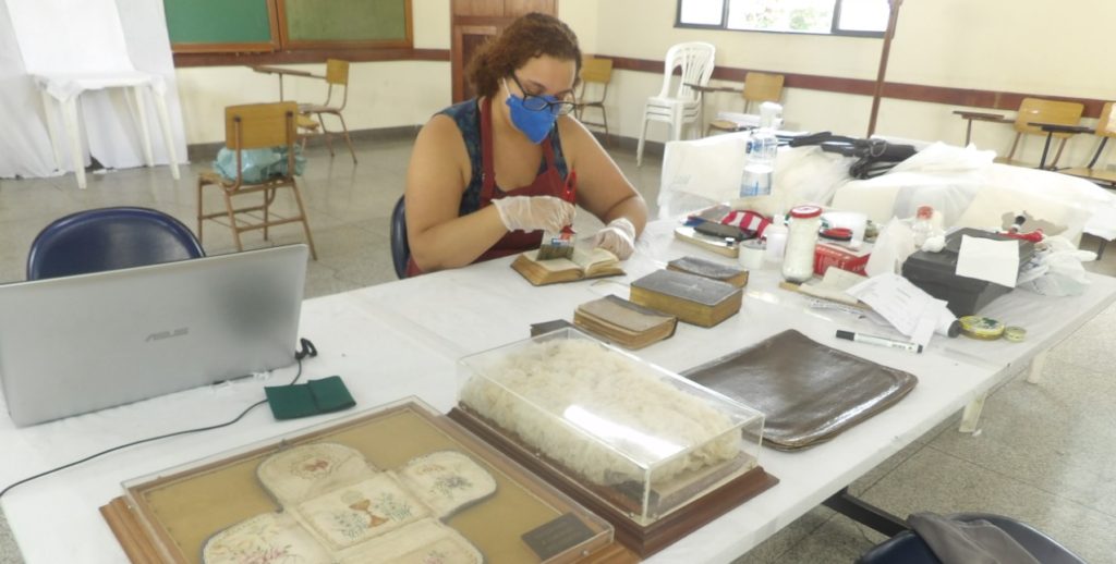 El trabajo de los investigadores ocupa una de las salas del Santuario de Salud y Paz de Belo Horizonte.