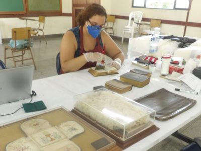 O trabalho dos pesquisadores ocupa um dos salões do Santuário da Saúde e Paz, em BH.