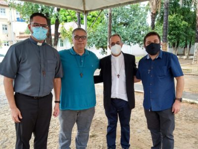 Pe João Lucas, Pe Élcio, Dom Esmeraldo e Ir Francisco Gleison logo após a posse, em Araçuaí-MG