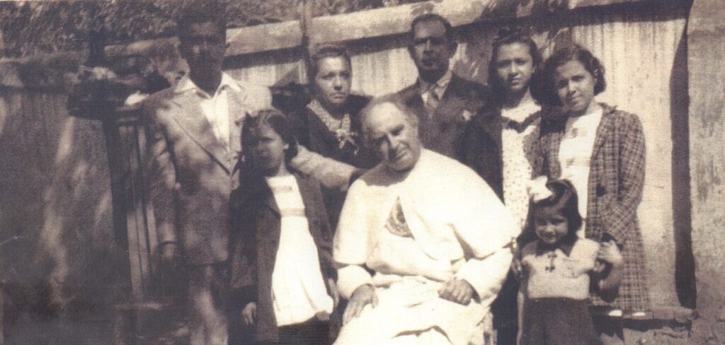 Father Eustáquio and a family from Belo Horizonte